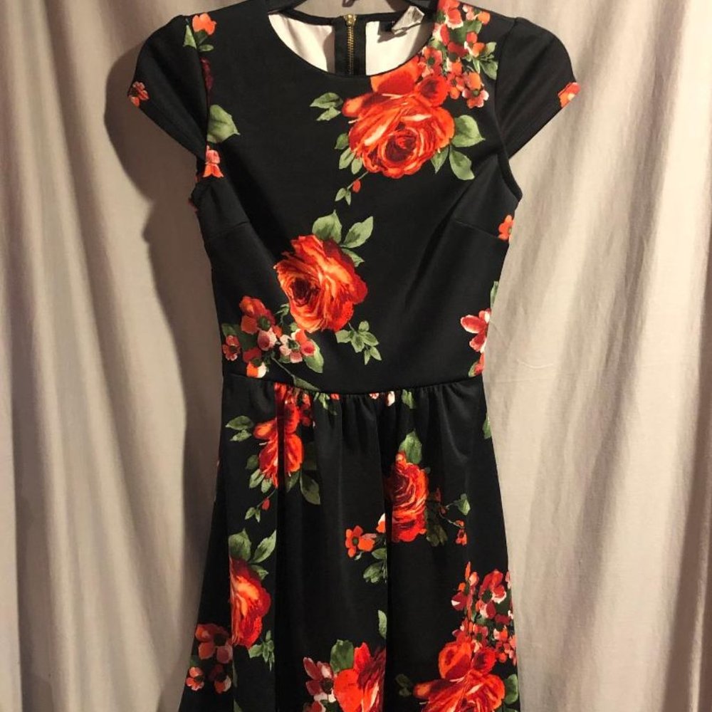 B. Darlin Black Dress Red Roses Size Juniors 3/4